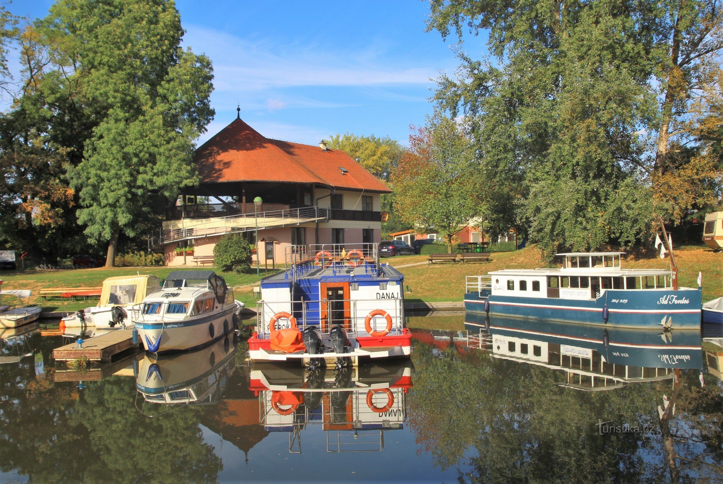 Veselí nad Moravou - Informacijski center na kanalu Baťov