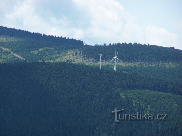 Tuulivoimalat Mravenečníkin alla