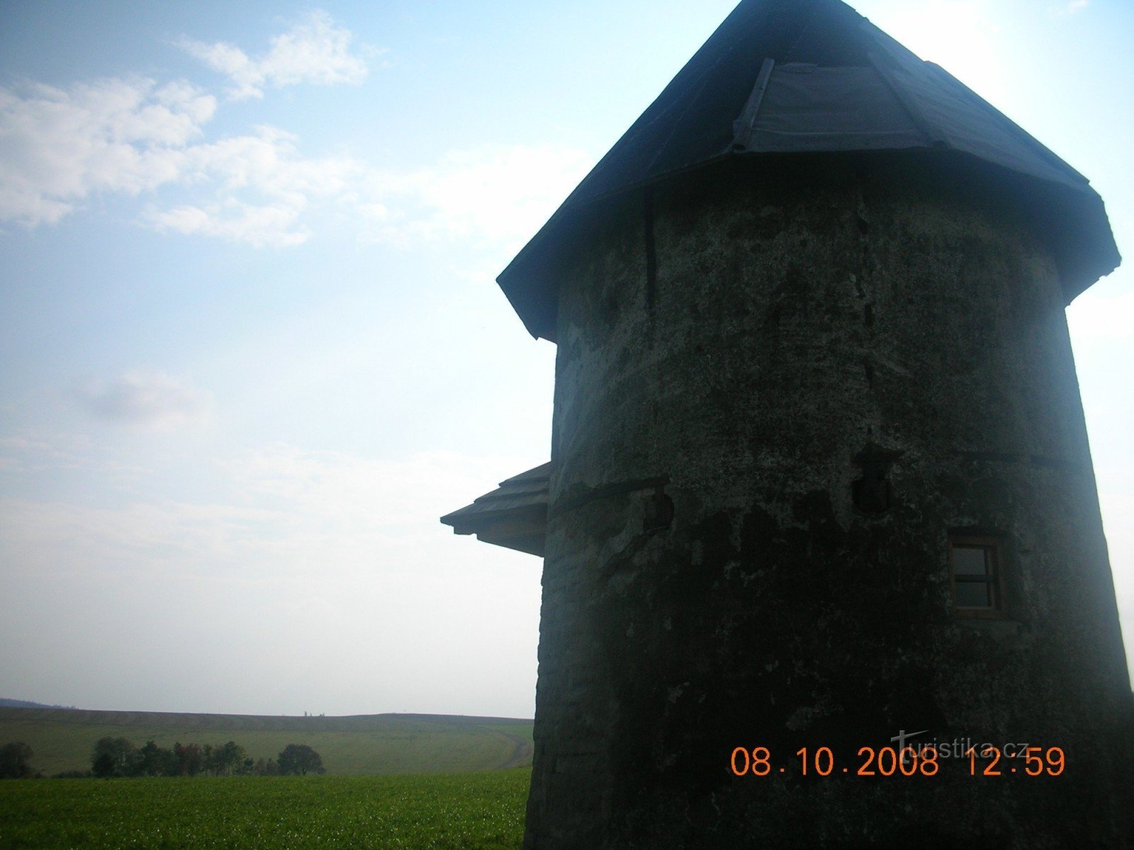 Windmühle auf dem Feld