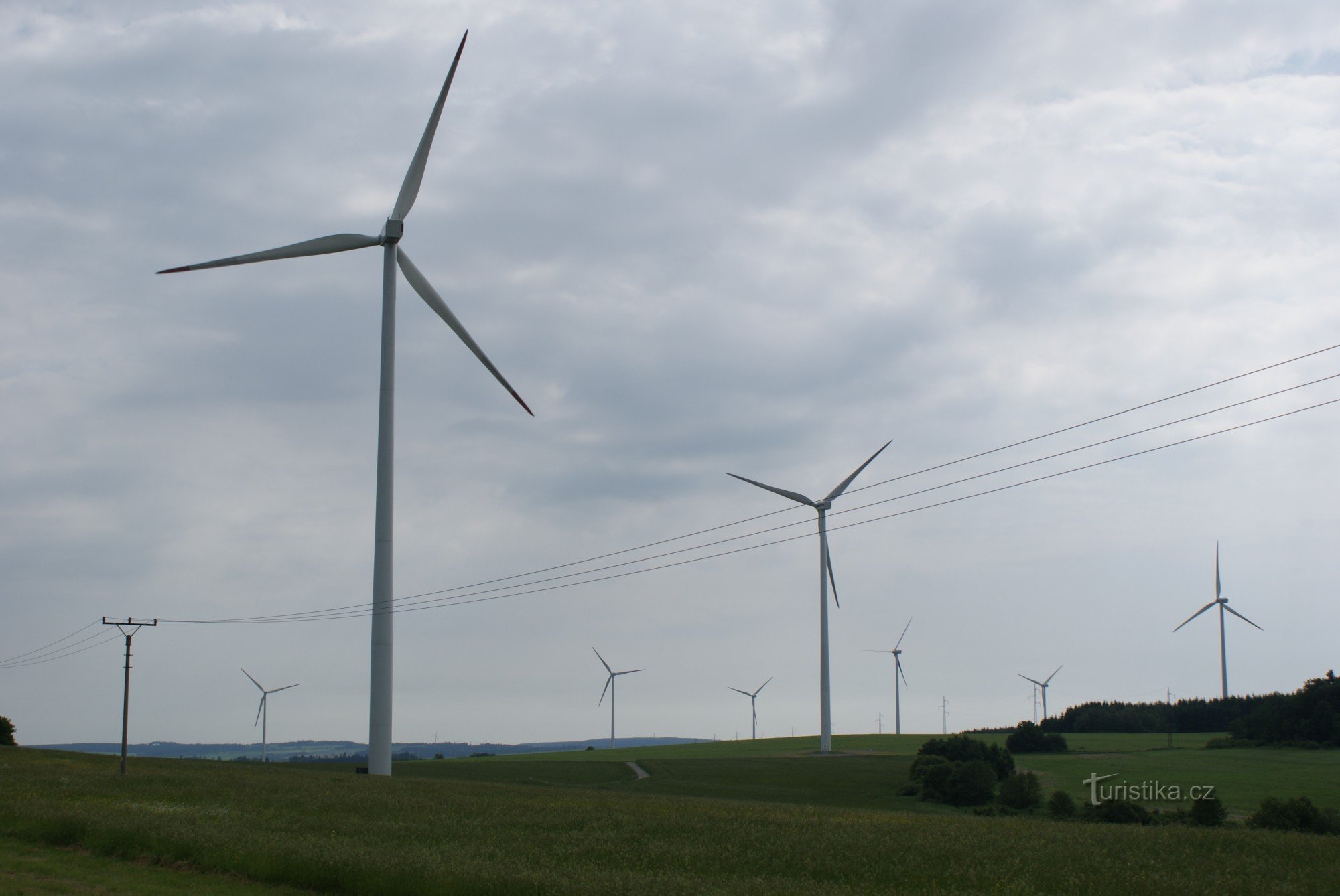 moinhos de vento acima de Šternberk
