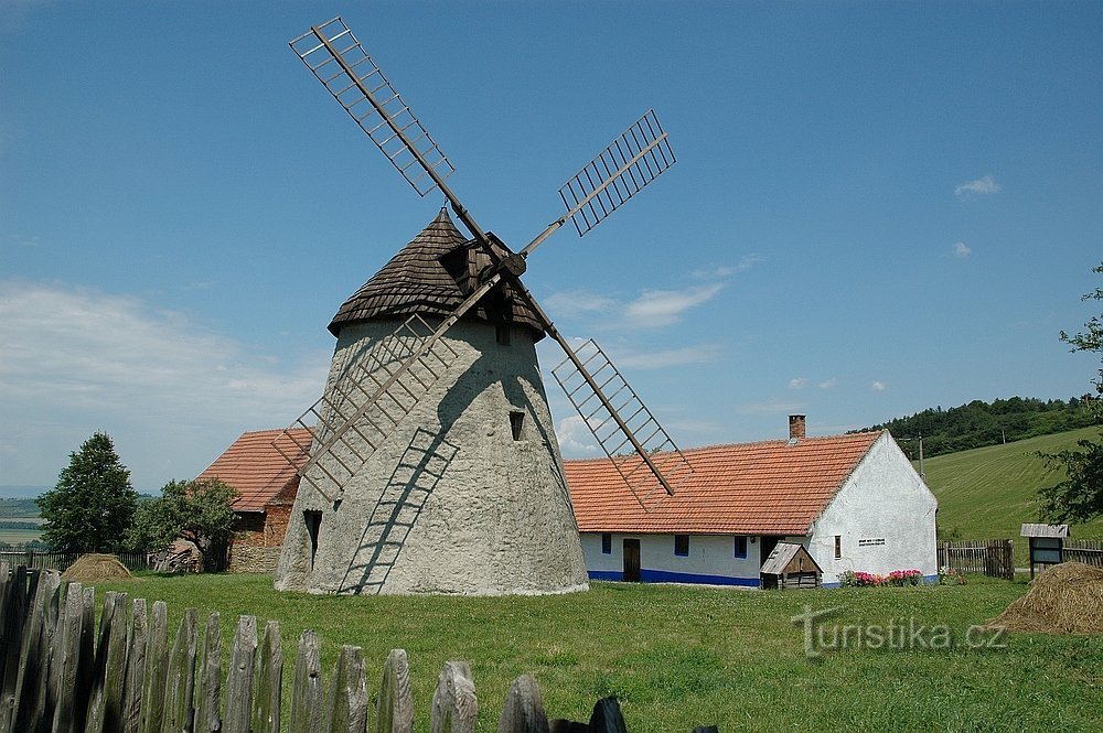 větrný mlýn Kuželov