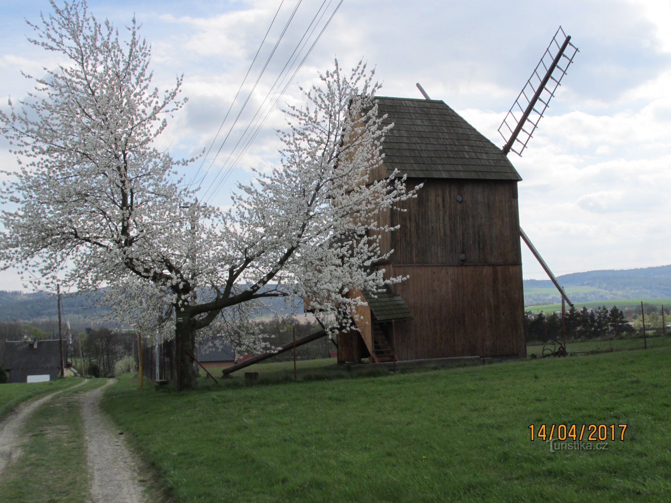 Moara de vant in Choltice