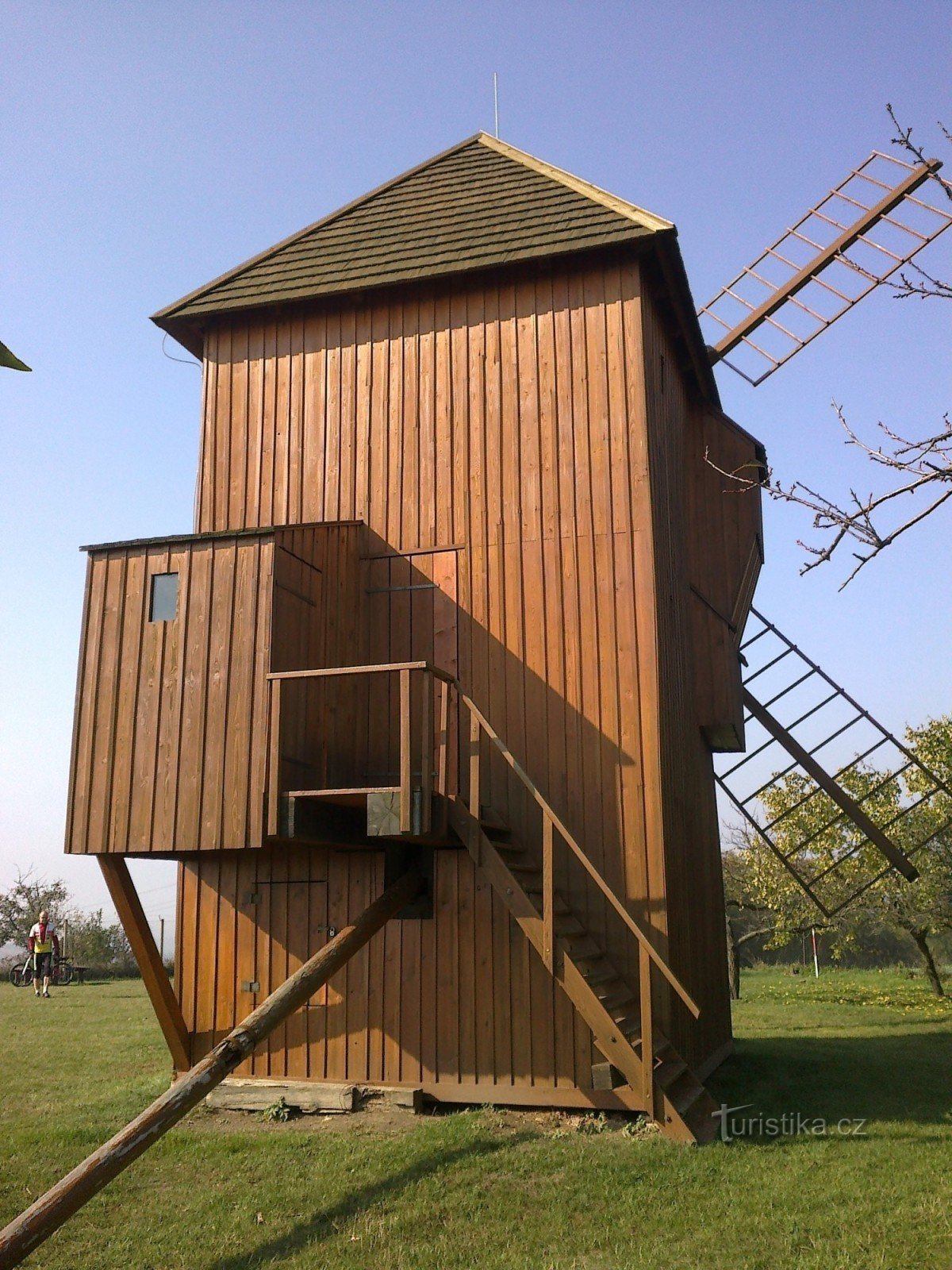 Molino de viento cerca de Starý Poddvorov.