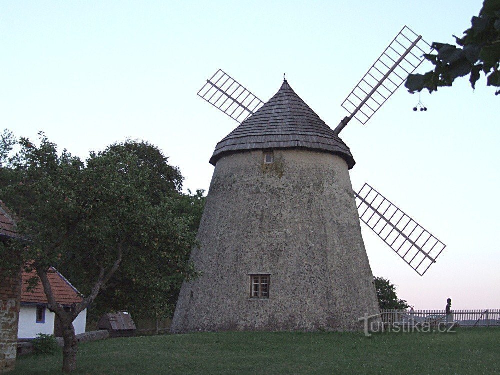 Moulin à vent à Kuželov