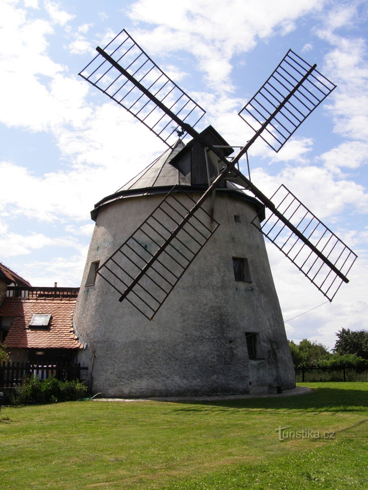 Molino de viento en Lesná