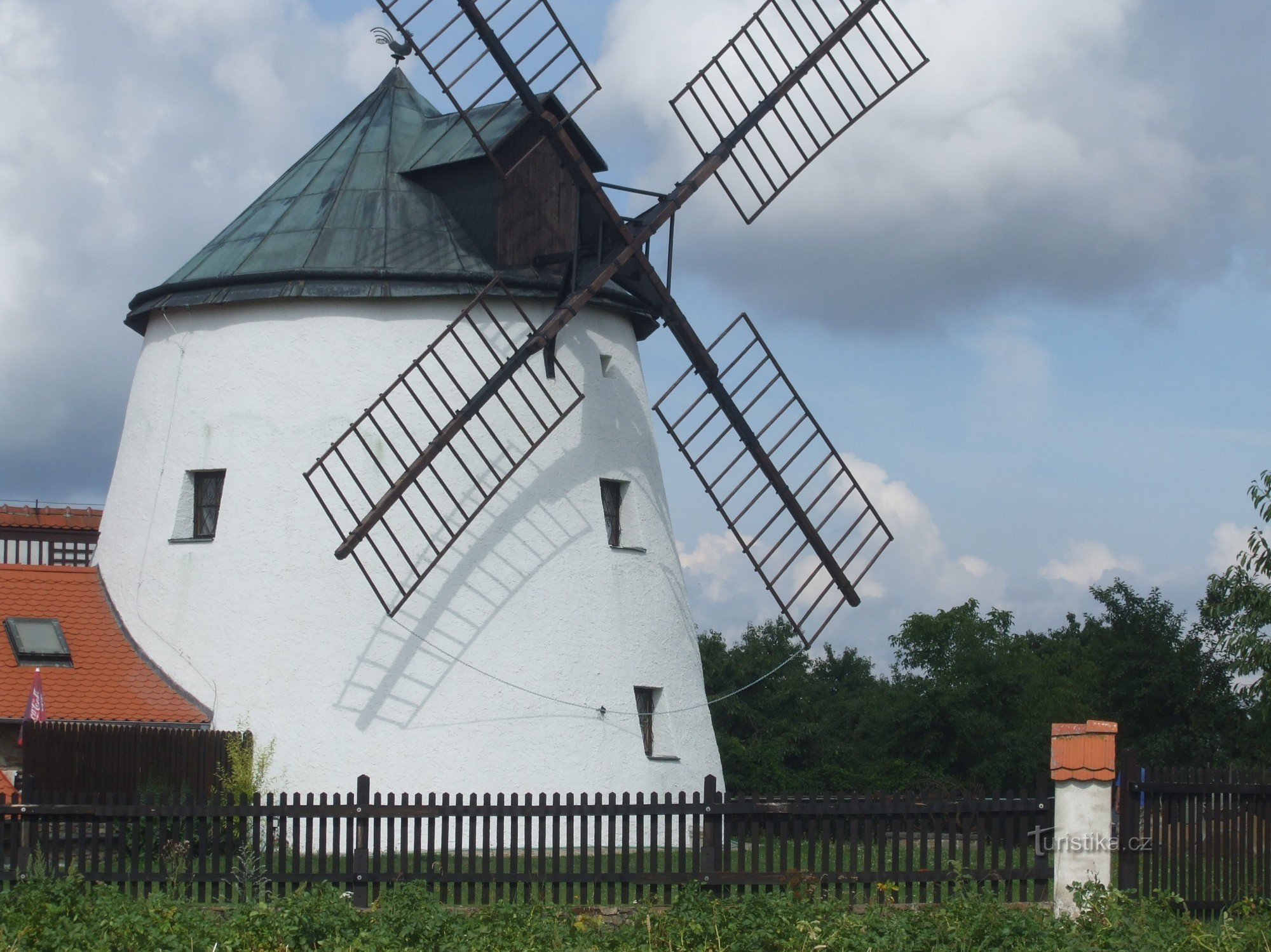 Větrný mlýn v Lesné.