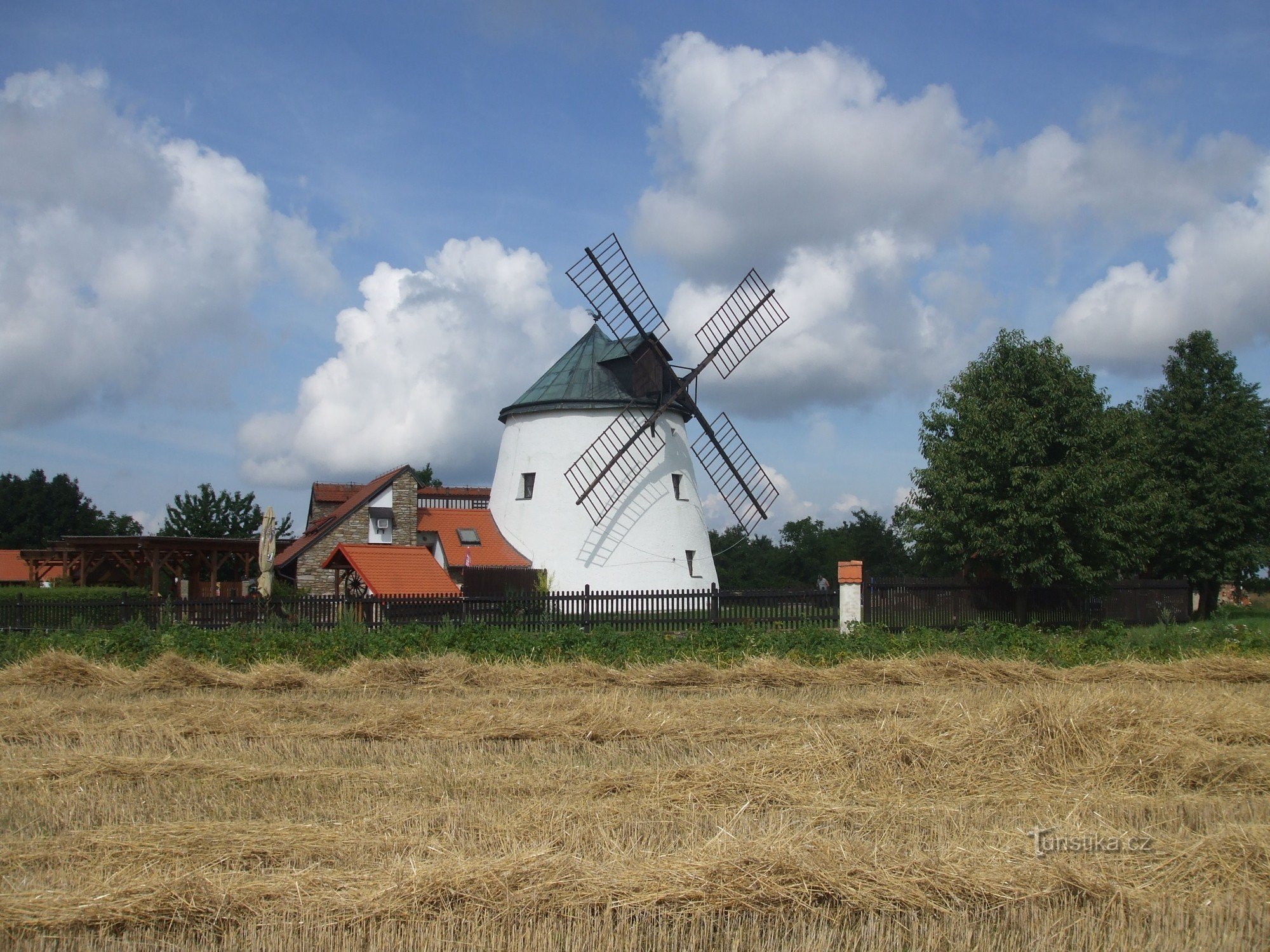 Molino de viento en Lesná.