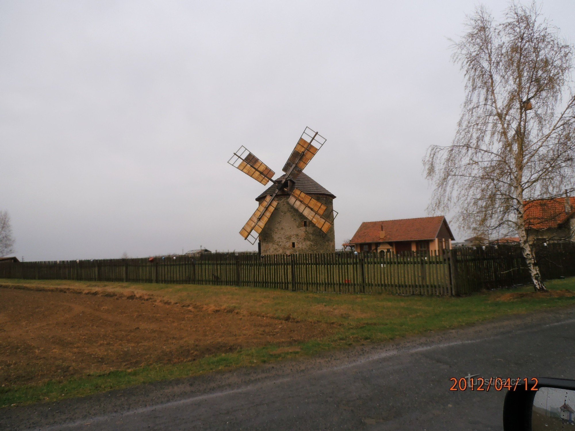 Windmolen in het dorp Přemyslovice