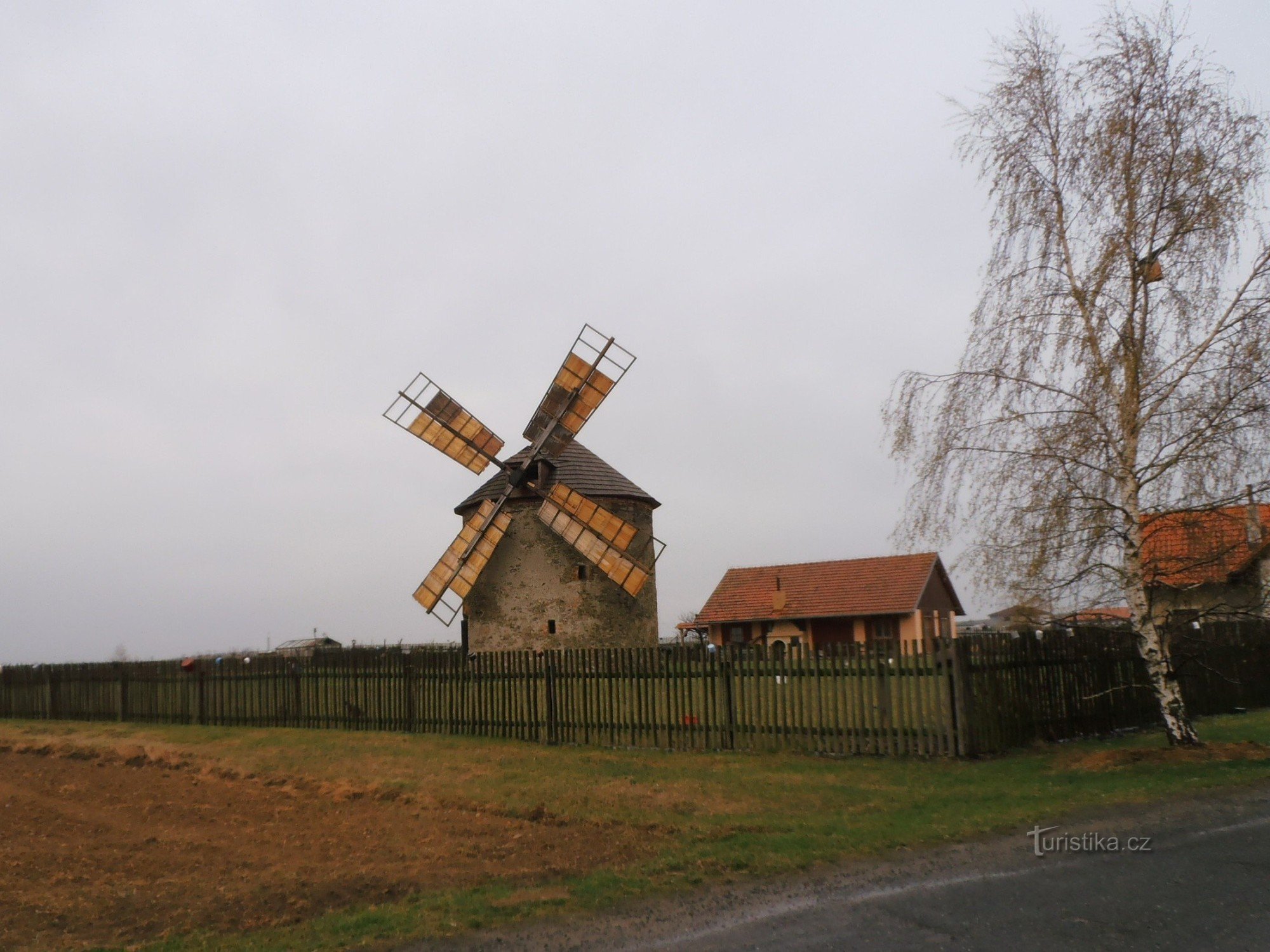 Moulin à vent dans le village de Přemyslovice