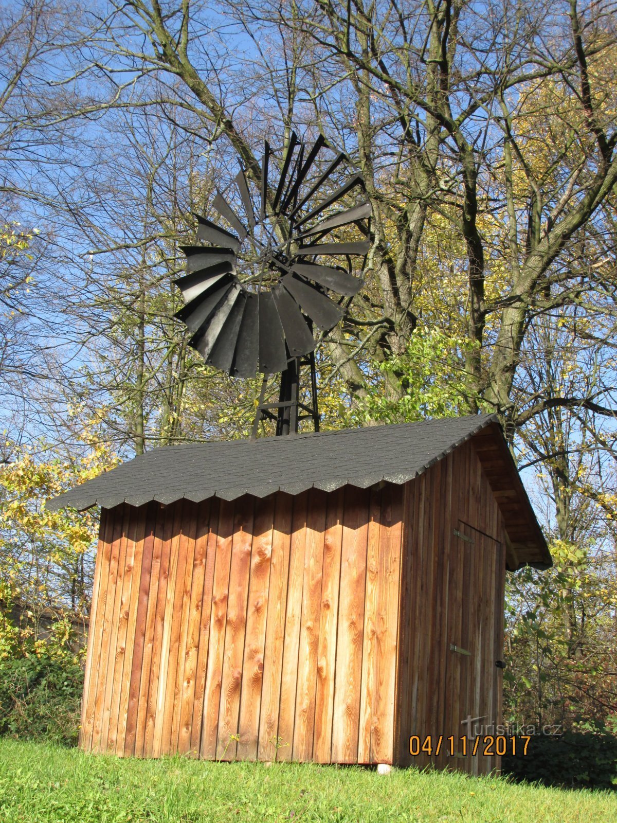 Mlin na veter s turbino v Dětmarovicah