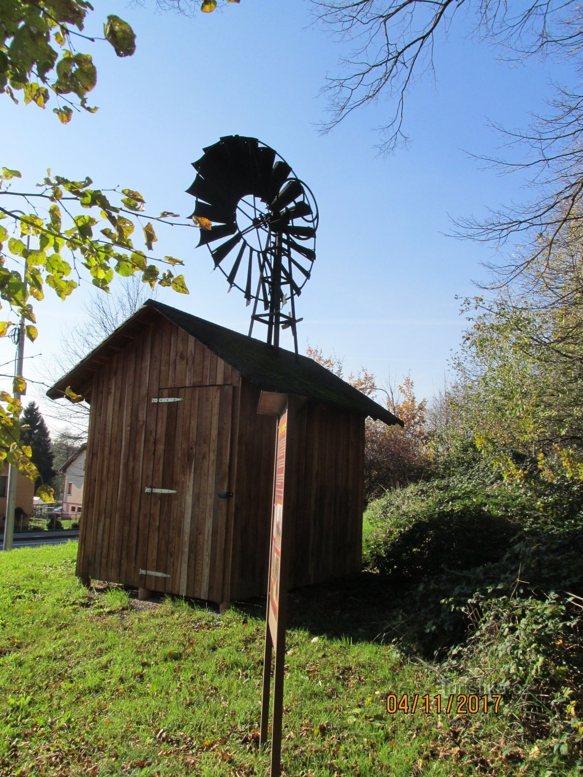 Moinho de vento com turbina em Dětmarovice