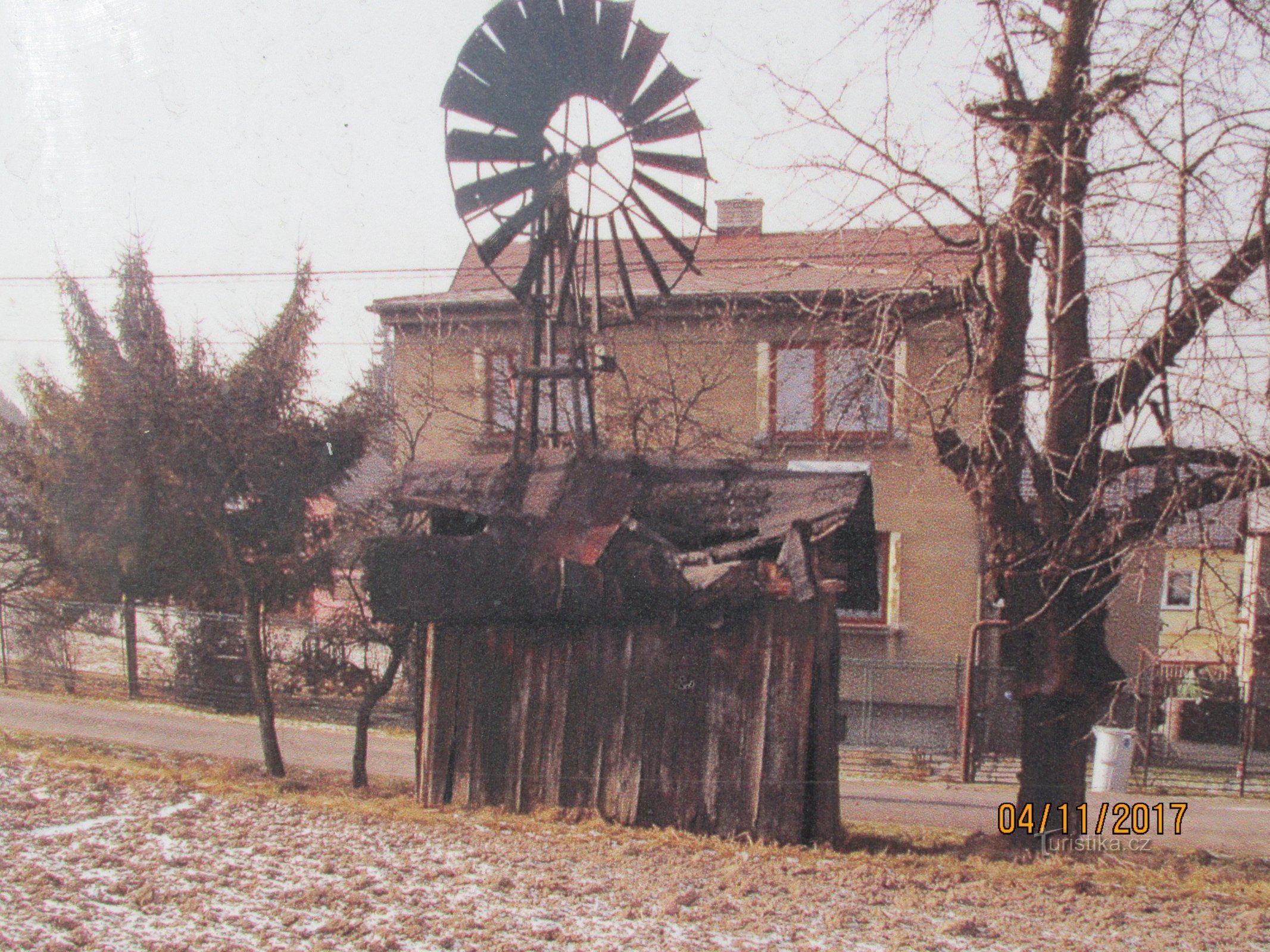 Moinho de vento com turbina em Dětmarovice