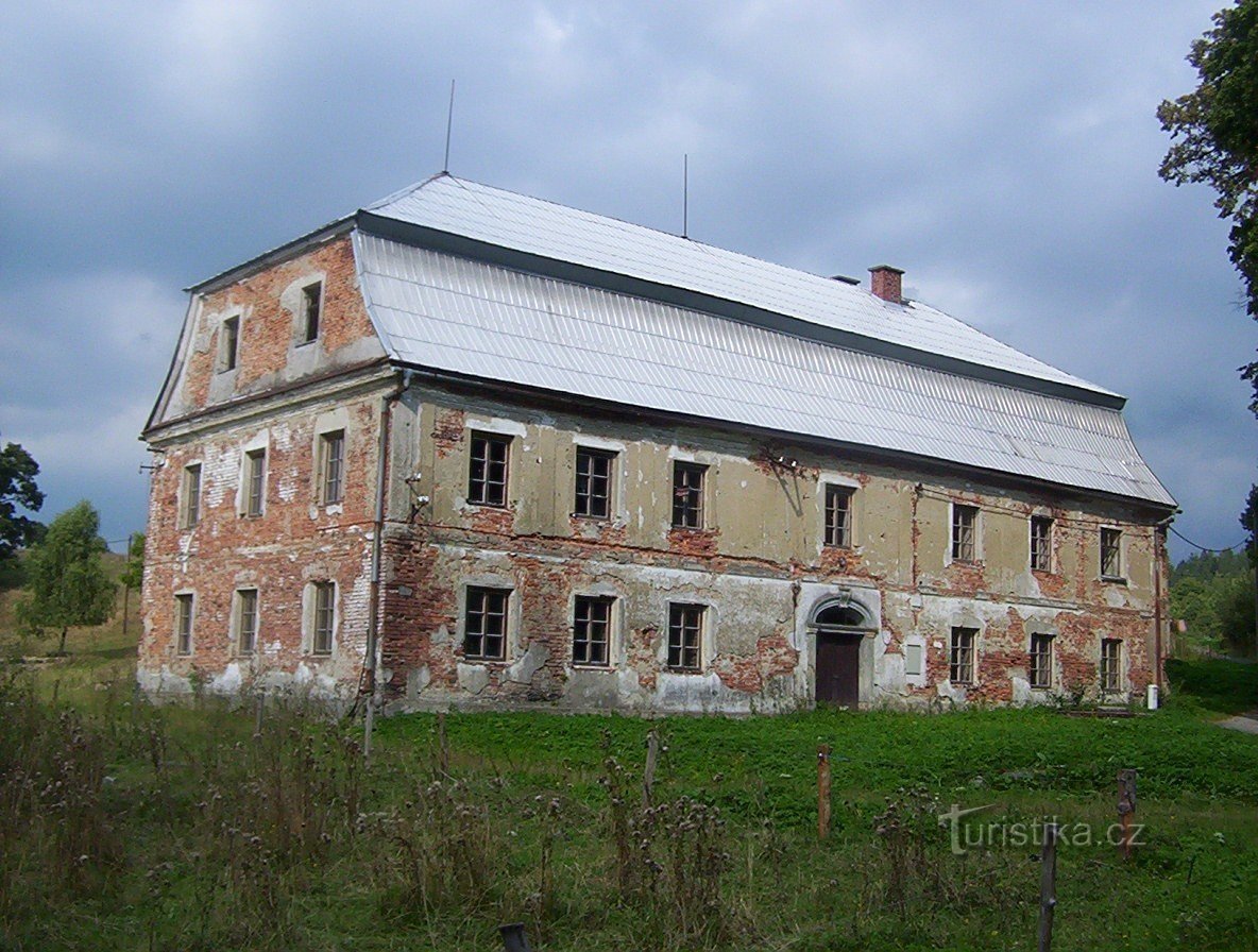 Veveří-obytná budova panského dvora-Foto:Ulrych Mir.