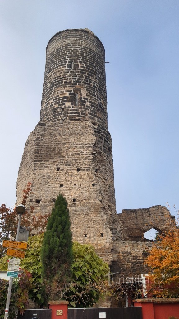 Věž hradu Jenštejna.
