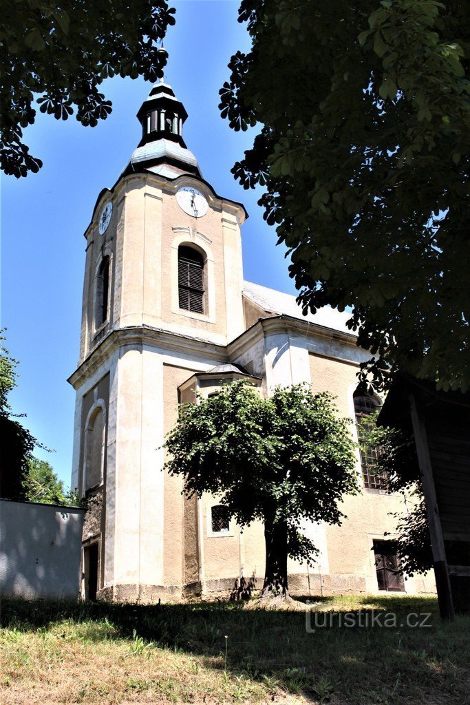 Der Turm der Kirche St. Anne