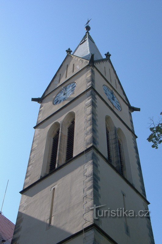 De toren van de kerk van St. Franciscus van Assisi