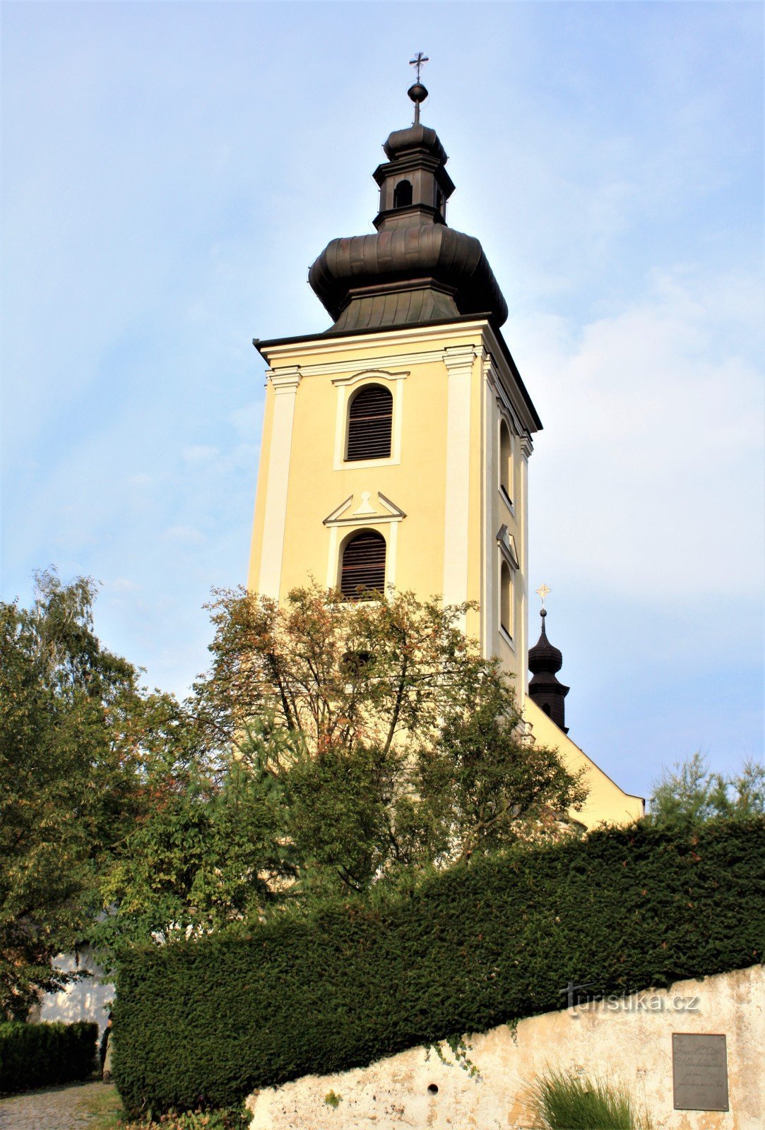 A Szent István-templom tornya. Márton