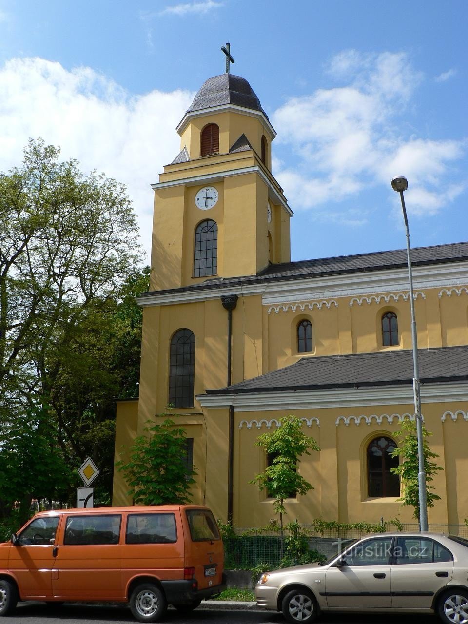 De toren van de kerk van St. Peter en Paul