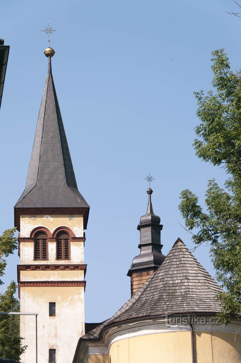 Campanile della chiesa a Heroltice