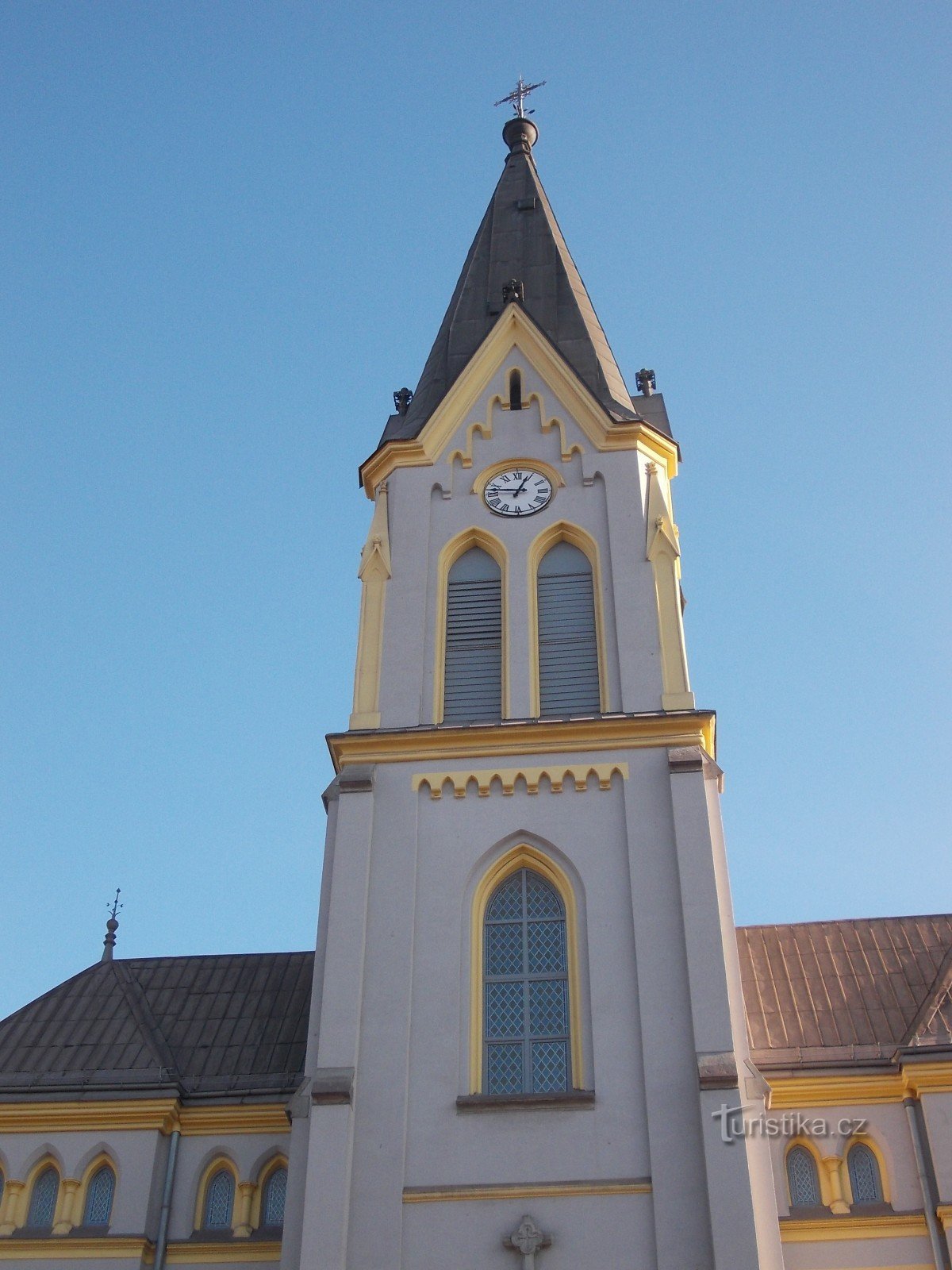 turnul bisericii