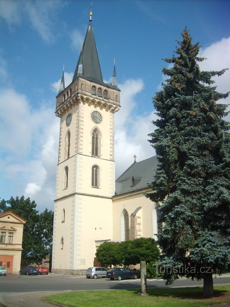 turnul bisericii - 64 m