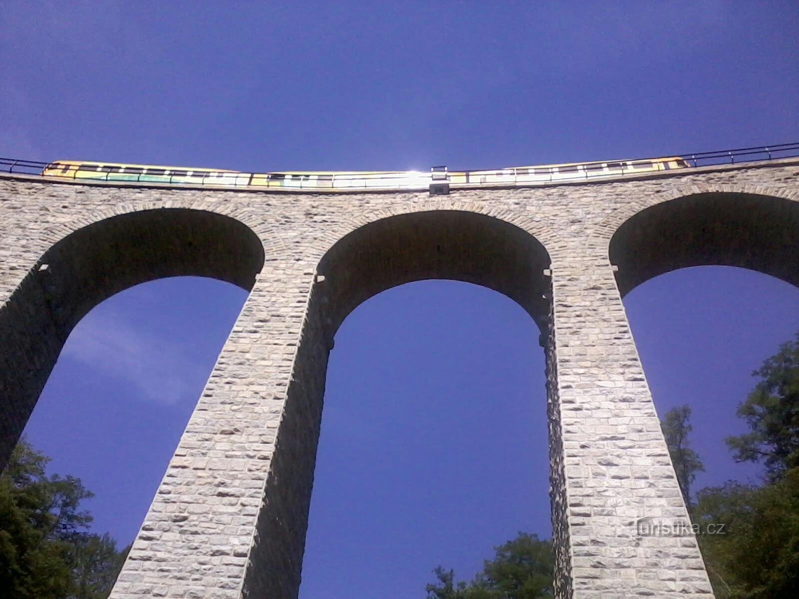 Οδογέφυρα στο Žampach