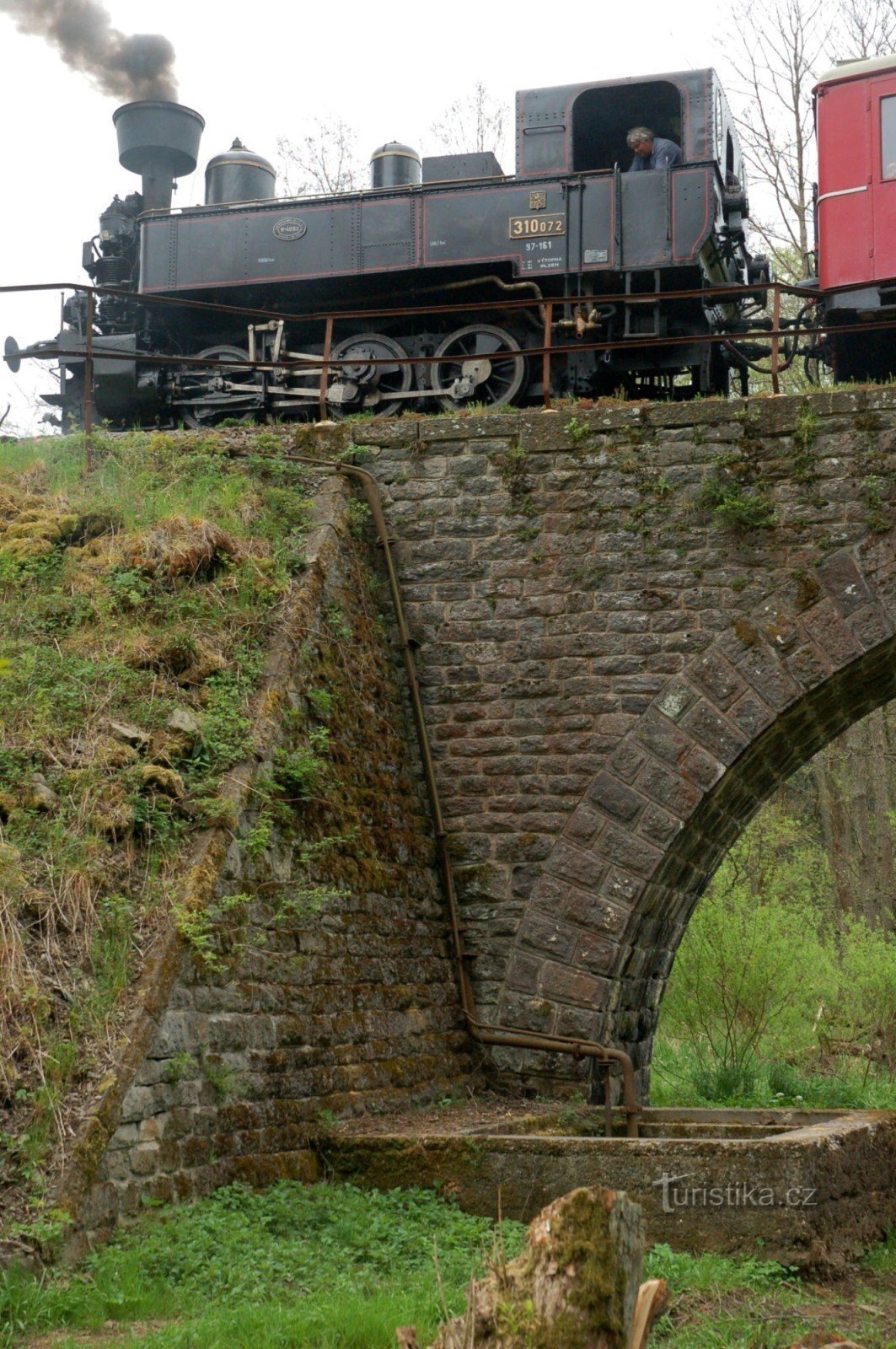 Viaduct with pumping equipment