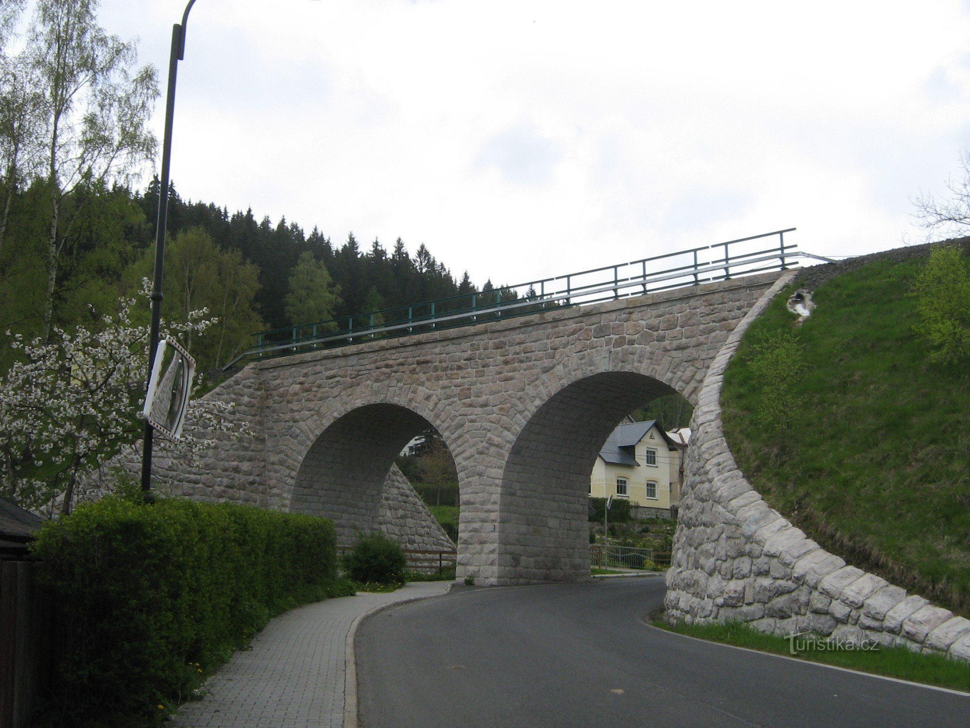 viadukt v Hamrech