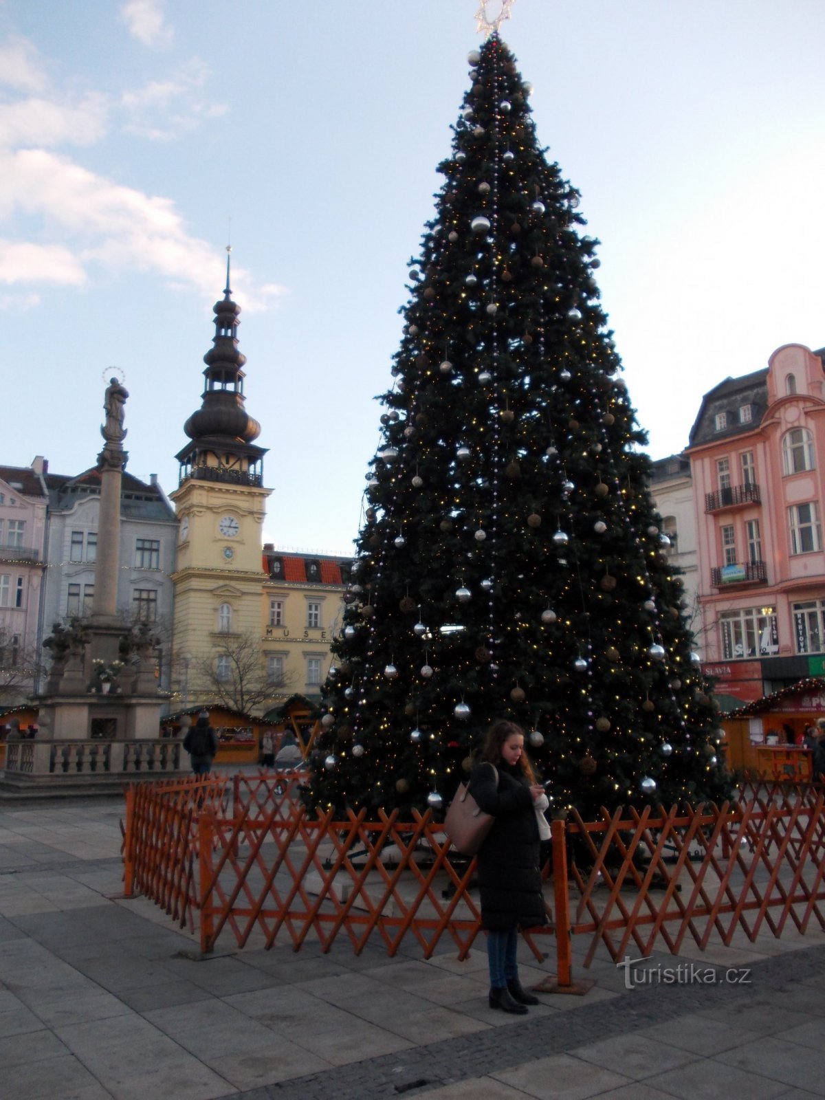 Arbre de Noël sur la place Masaryk