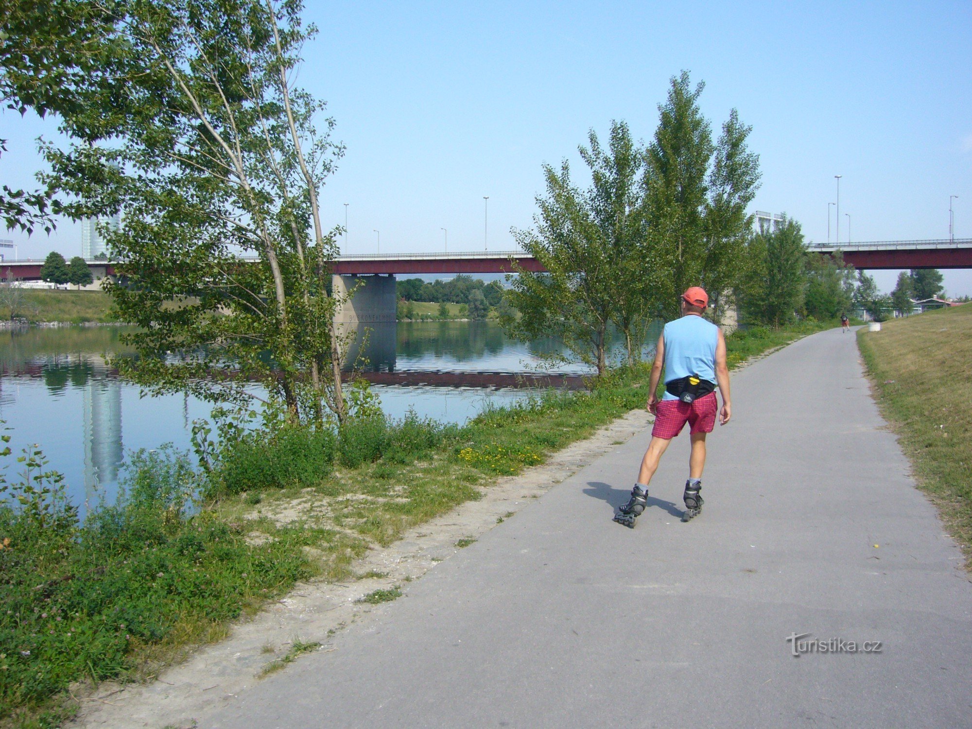 Viennese cycle paths along the Danube on In-lines - once you try it, you will want to come back
