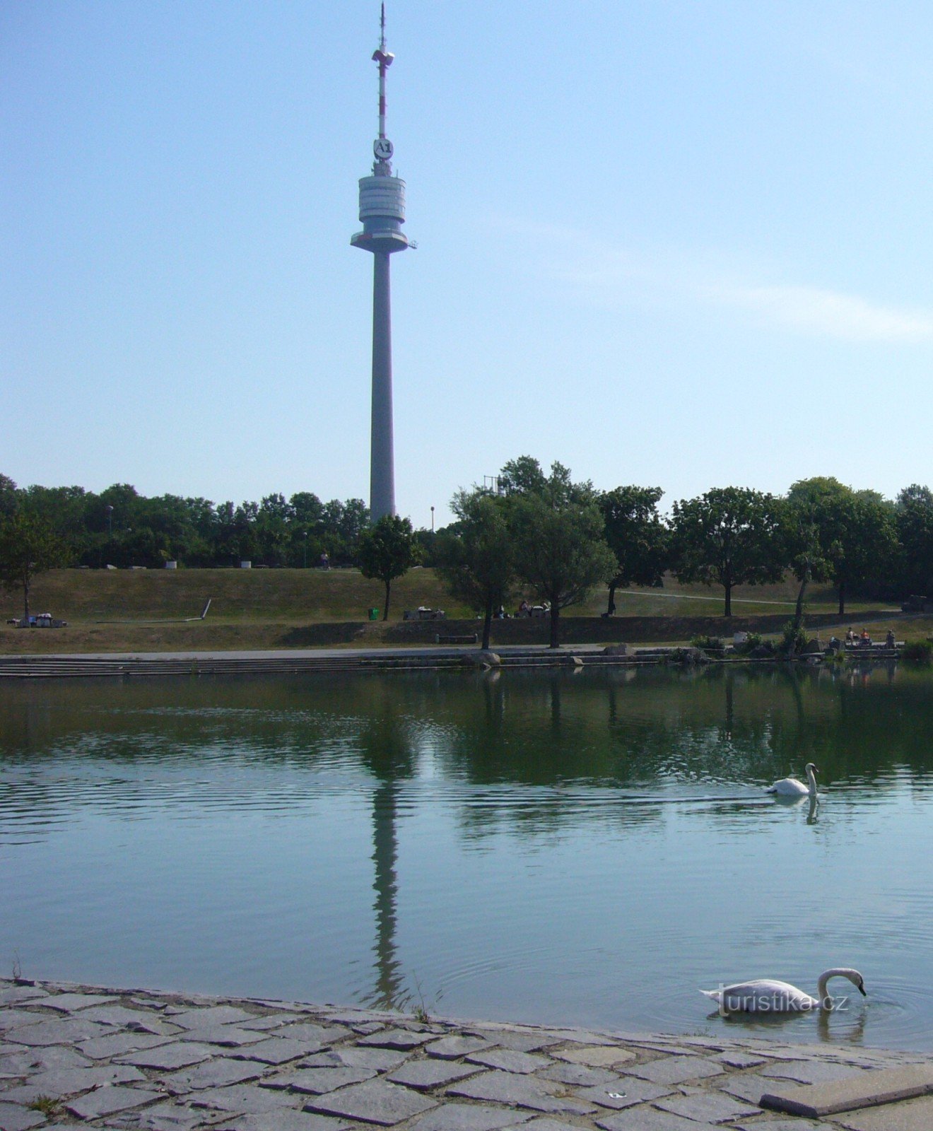 Viennese cycle paths along the Danube on In-lines - once you try it, you will want to come back