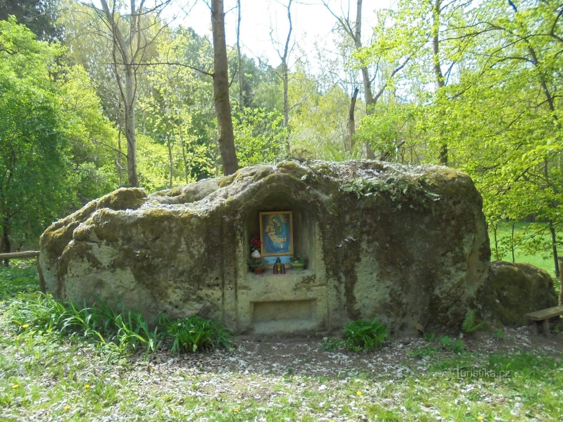 Cancello di roccia di Vidimsk e vecchio castello