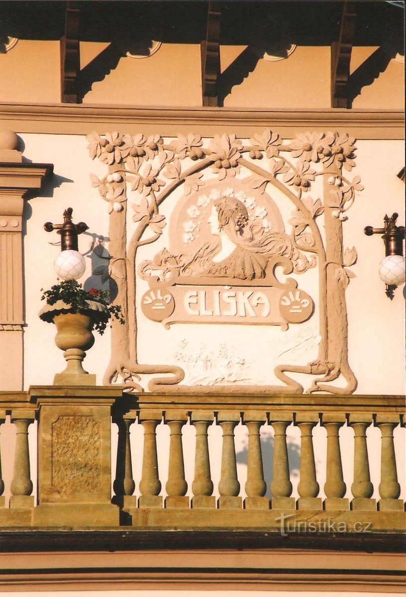 Villa Eliška - stukkó díszítés részlete