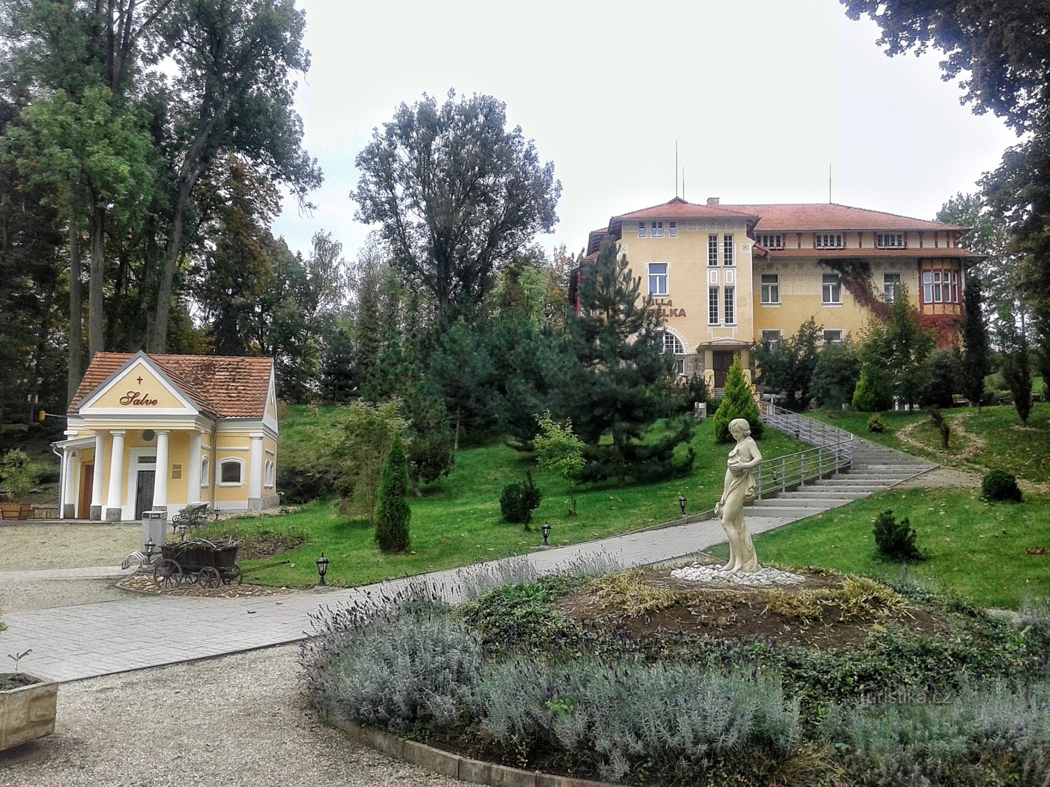 Villa Kyselka e cappella termale