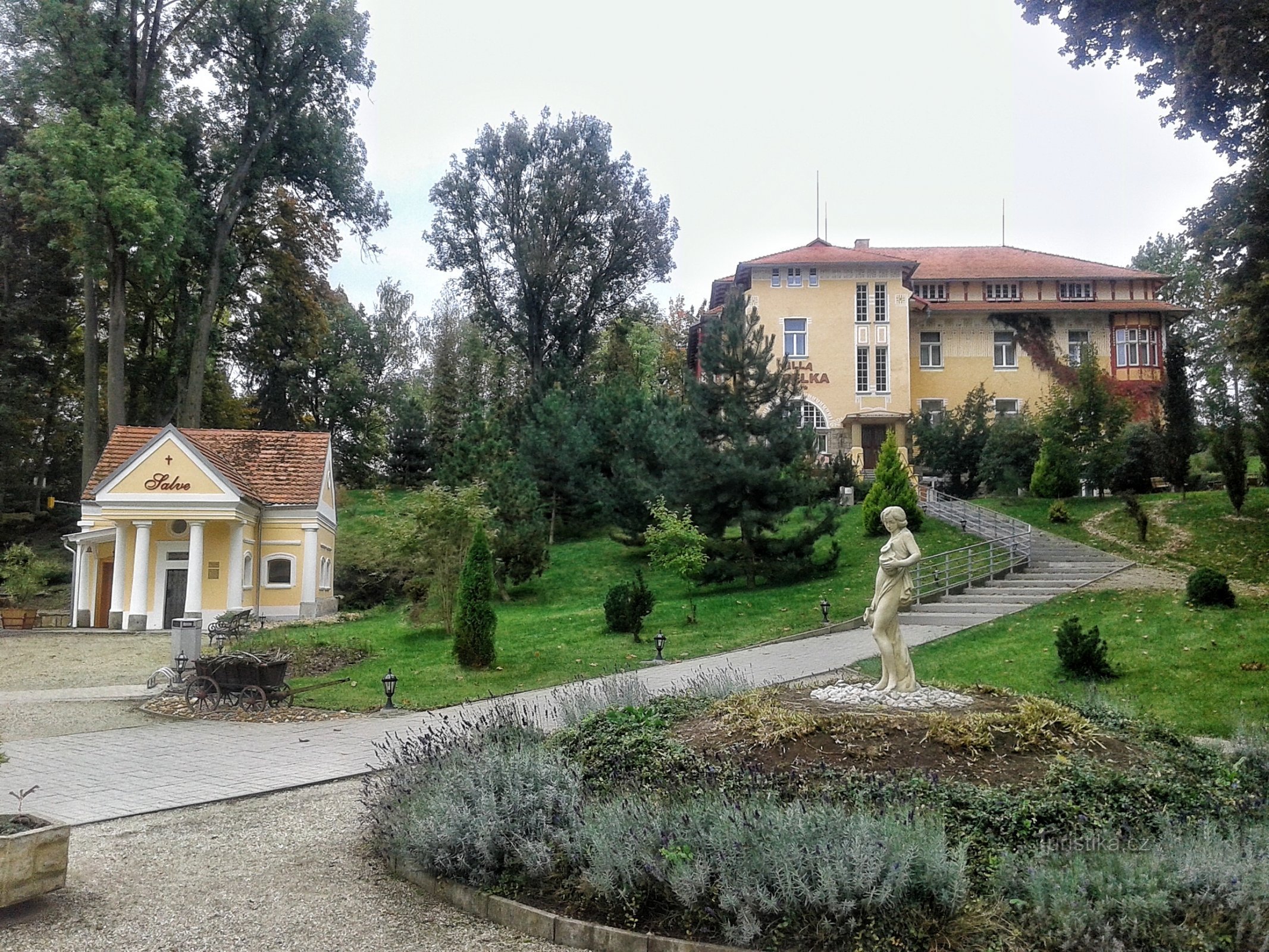 Villa Kyselka και παρεκκλήσι σπα