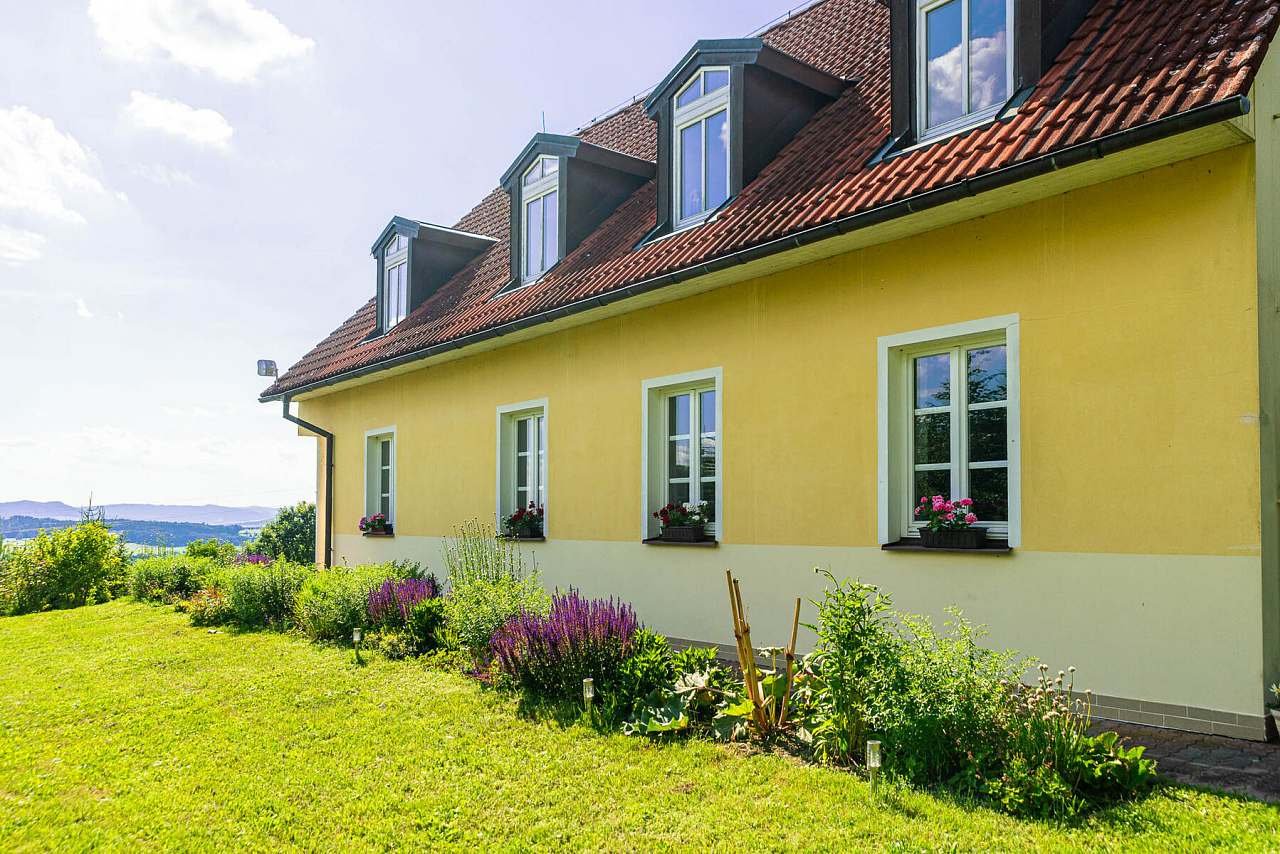 Vila pod skalami Svojkov