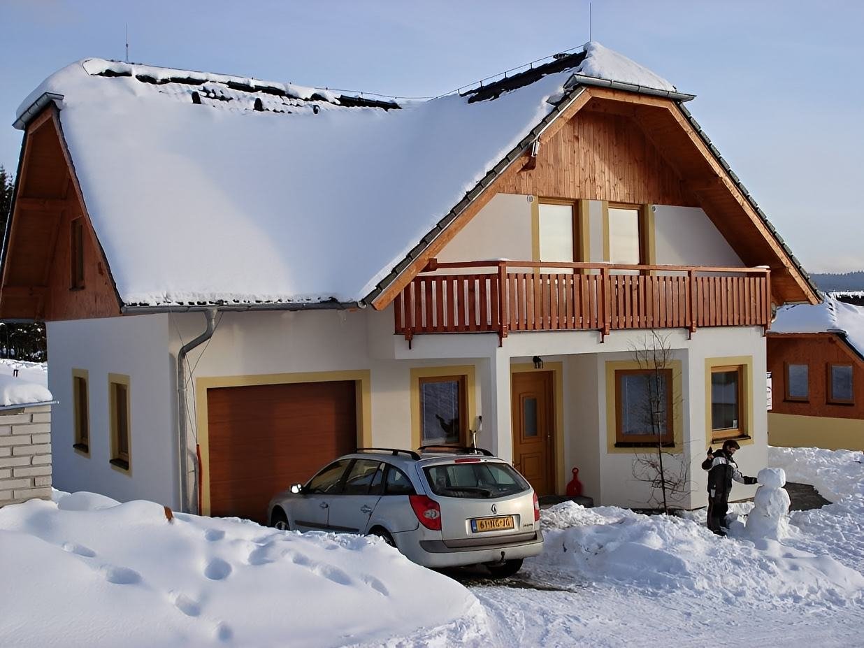 Vila v zimě, spousta sněhové zábavy