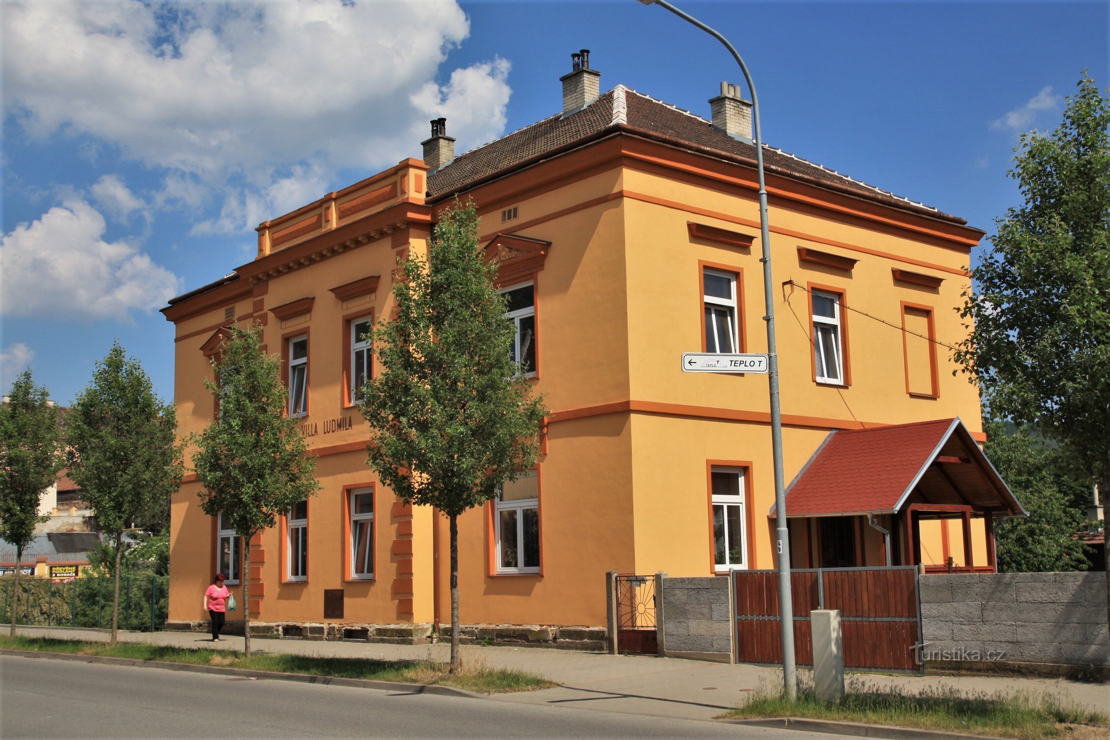 Villa Ludmila perto da estação de trem