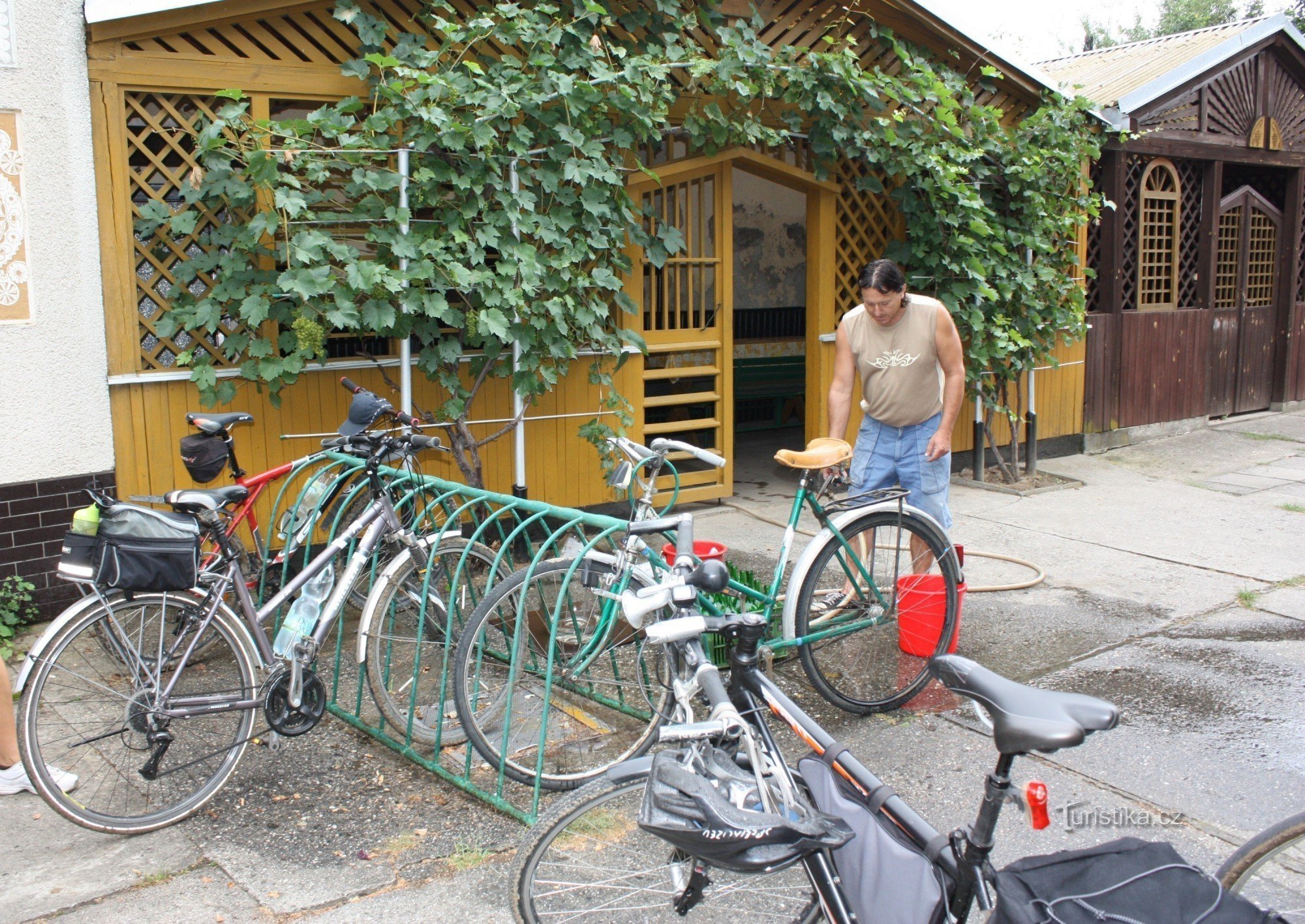 Cave à vin n° 22 sur la petite place de la rue Baráky