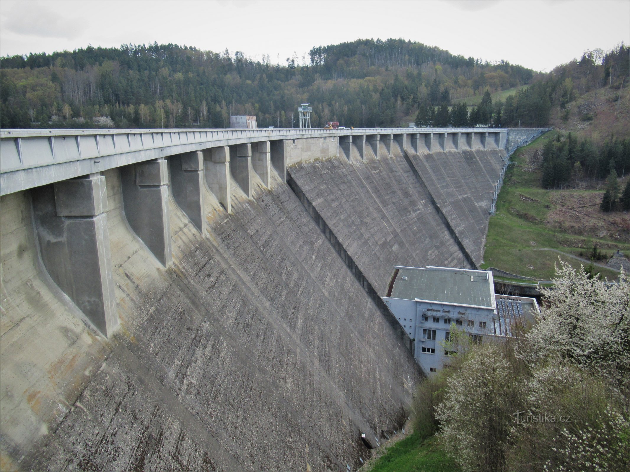 Staudamm Vírská - Deich