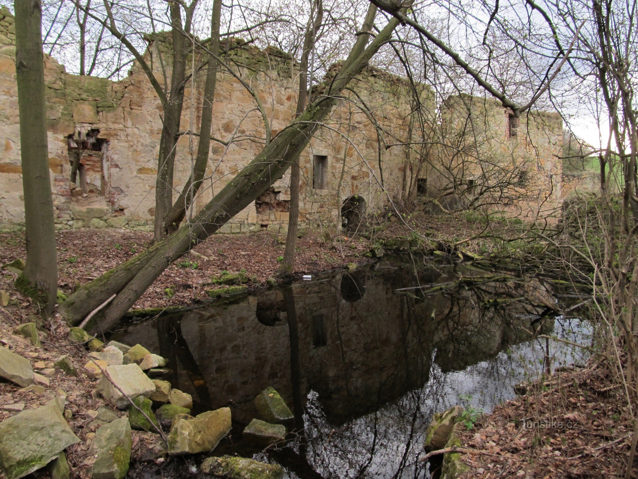 Vitín - restos de edificios