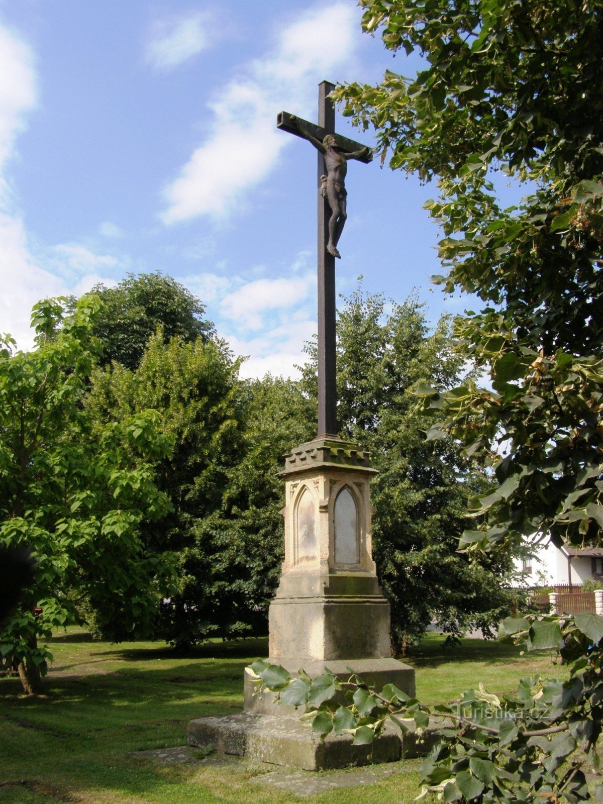 Vitiněves - kruisigingsmonument