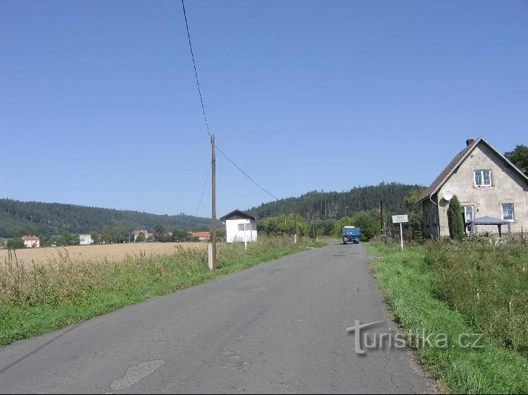 Vítovka: View of the entrance to the village, towards the Oder