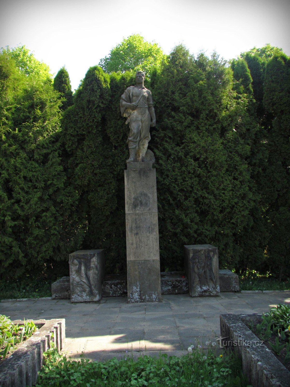 Vizovice - monument partizan