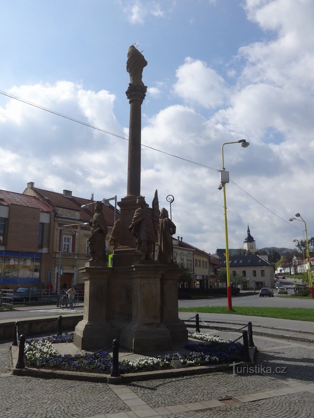 Vizovice - Colonne avec une statue de la Vierge Marie Douloureuse sur la place Masaryk