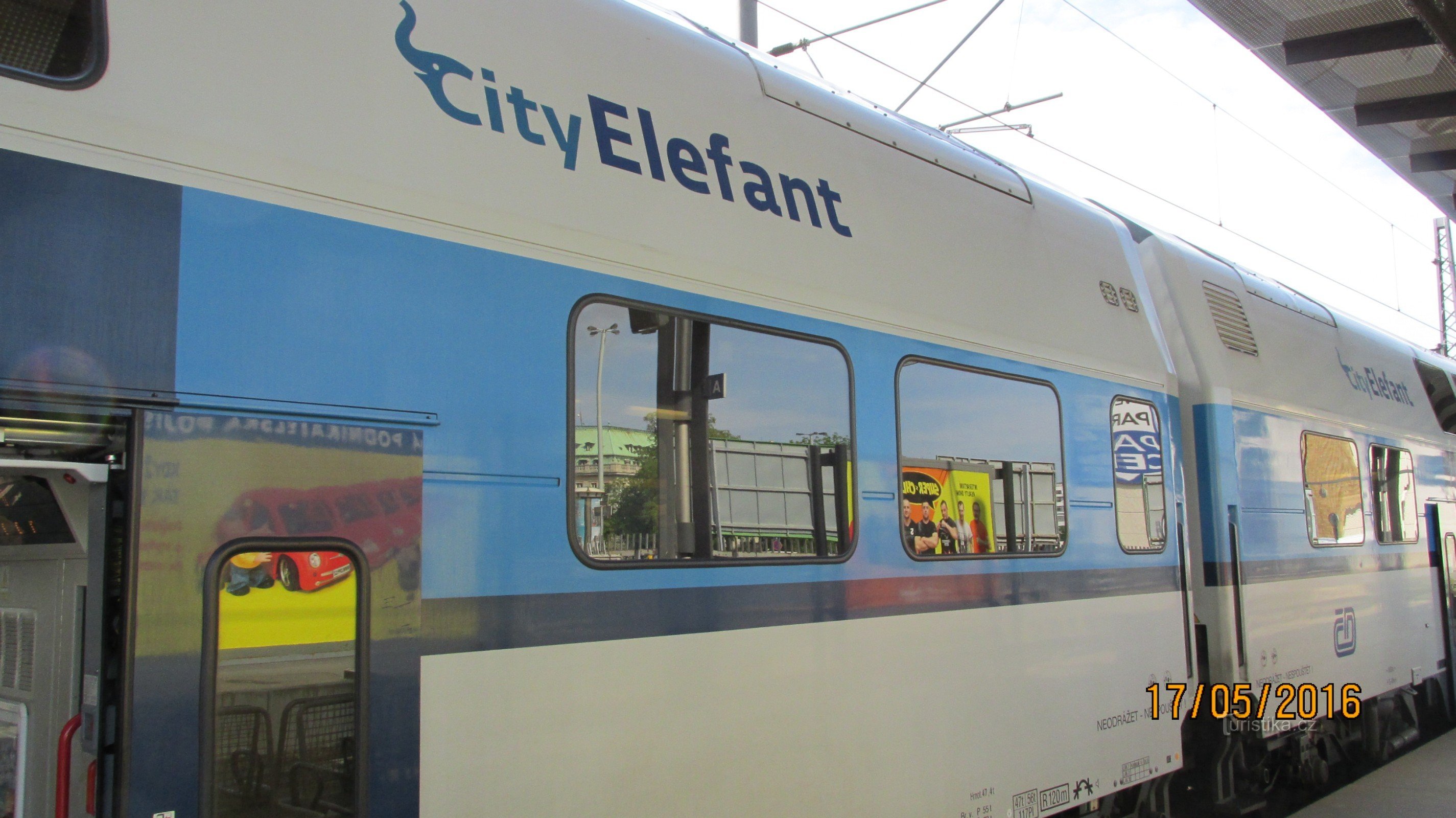 In treno da Praga (a) Karlštejn, poi alla cava "Little America".