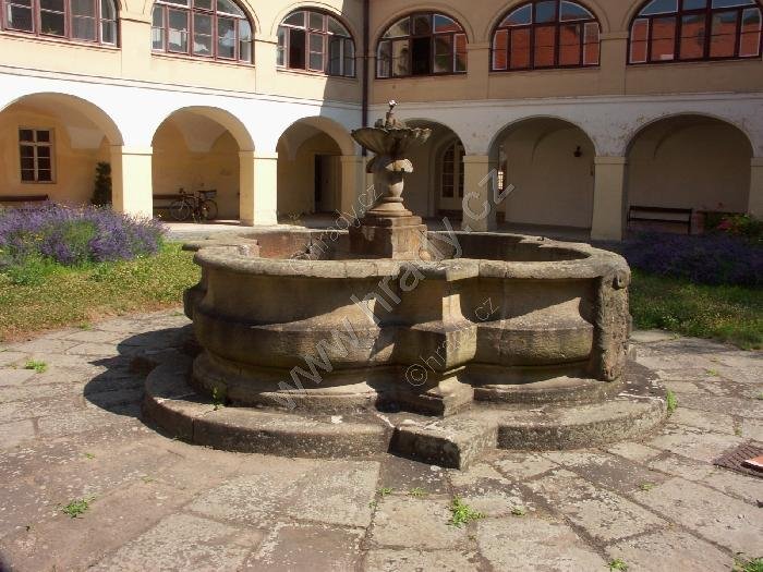 Vlašský špitál s kaplí Panny Marie a sv. Karla Boromejského