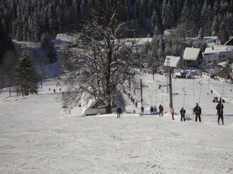 Xe cáp đưa khách lên đỉnh trượt tuyết Biocel Zlatník
