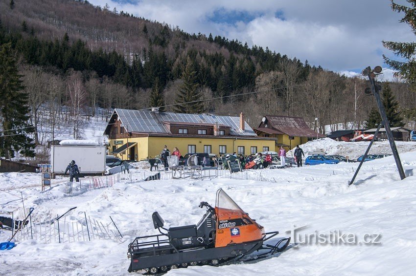 L'ascenseur est juste à côté du gîte