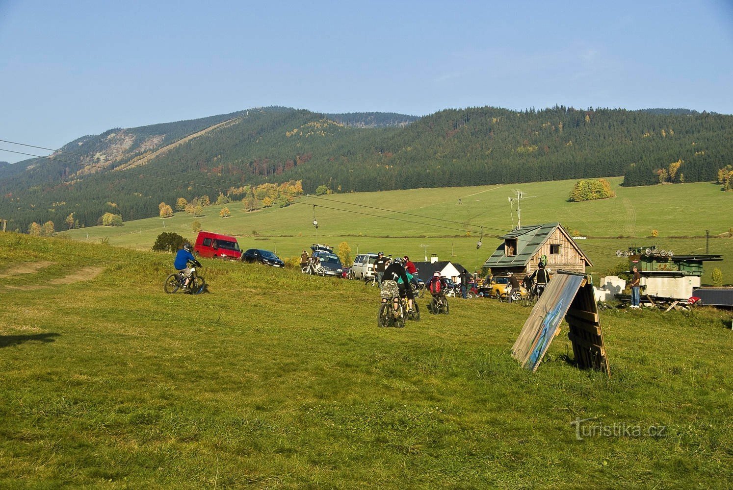 Liftul îi scoate pe motocicliști